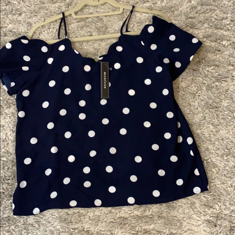 NWT adorable cold shoulder top